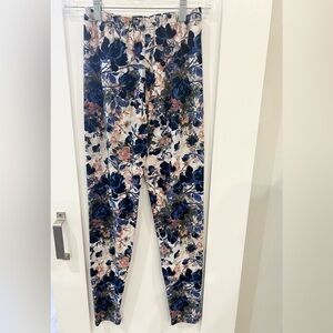 🔥3/$18🔥 Women’s Floral Print Leggings size small
